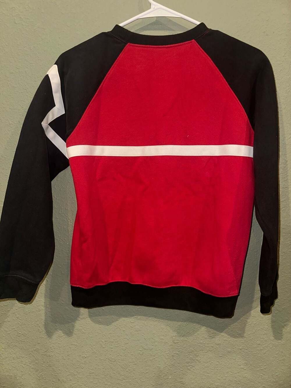 Air Jordan Youth Crewneck Sweatshirt Red Black Size Medium 10-12 - Picture 3 of 3